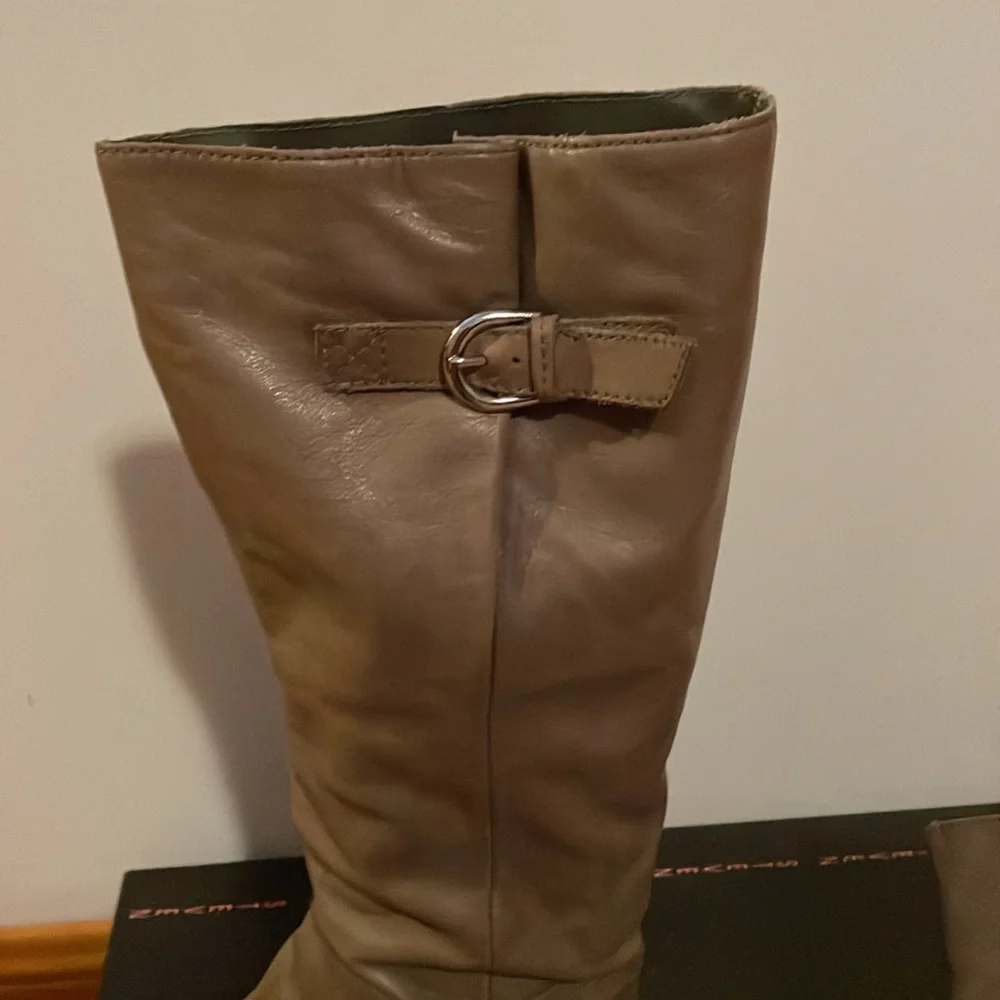 Grey leather boots - Picture 4 of 10